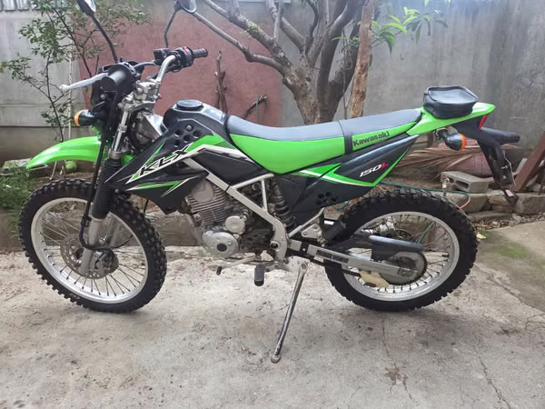 KAWASAKI, original JAPON, KLX 150, COLOR VERDE