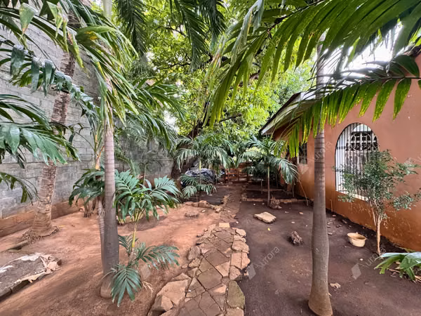 Spacious Family Home with Lush Courtyard - Double Lot in Reparto Génesis León