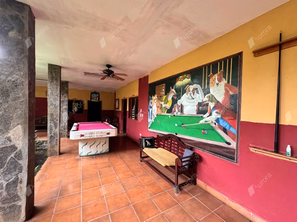 Spacious Family Home with Lush Courtyard - Double Lot in Reparto Génesis León
