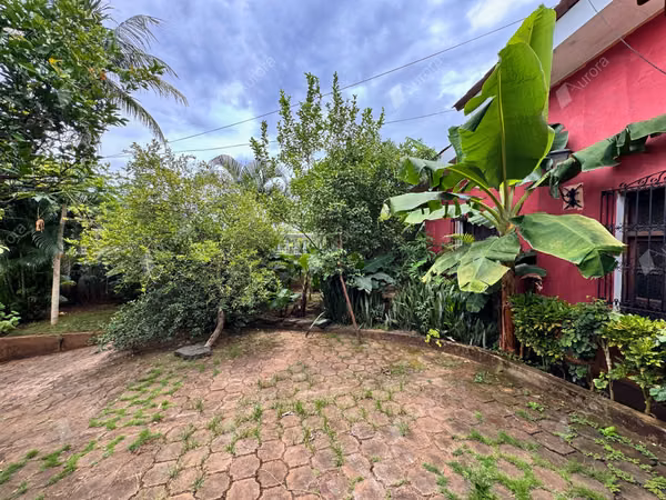 Spacious Family Home with Lush Courtyard - Double Lot in Reparto Génesis León