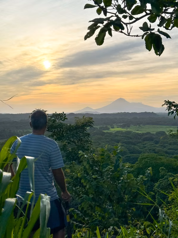 Highest Hill in the area, with inspiring views of the ocean, estuary, volcanoes