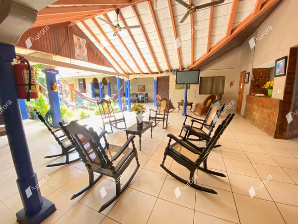 9 Bedrooms House, Running Hostel in Leon Center