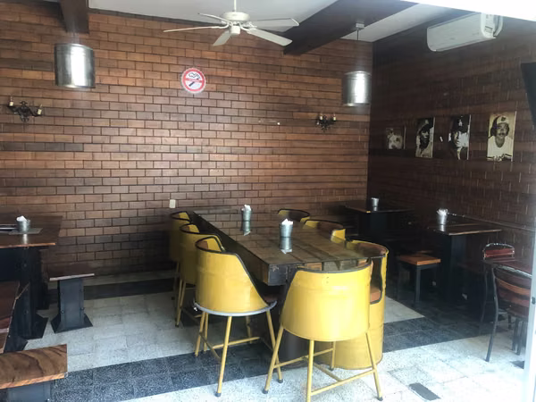 Unique commercial opportunity in downtown Leon