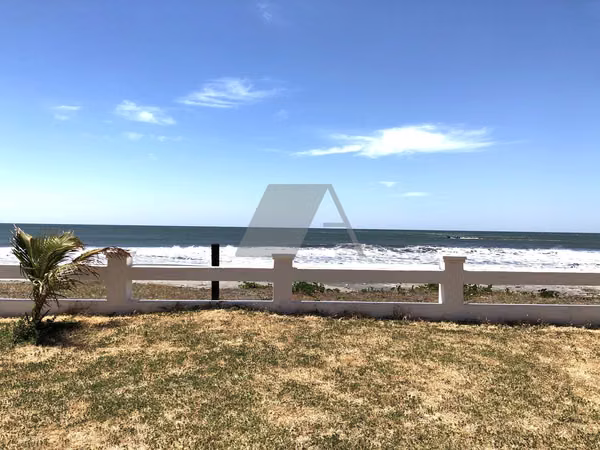 Beachfront Luxury House in Miramar