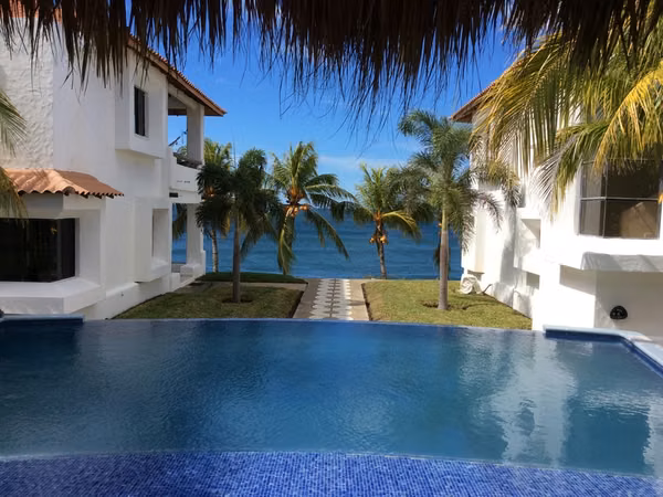 Al 2121  Stunning Beachfront 3 house Complex