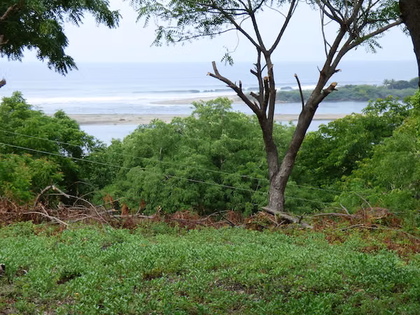 AL 1669 Hilltop Poneloya Lots