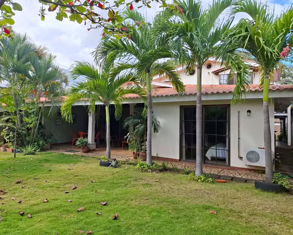 GG Sale of beautiful 2 storey house in Lomas de Reparto San Juan