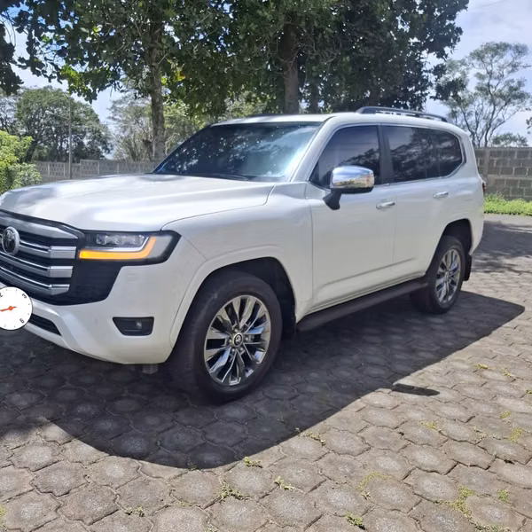 Toyota LC300 2024 V6 4x4 - Impeccable