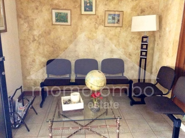 Office in Los Robles Colonial Income, Managua