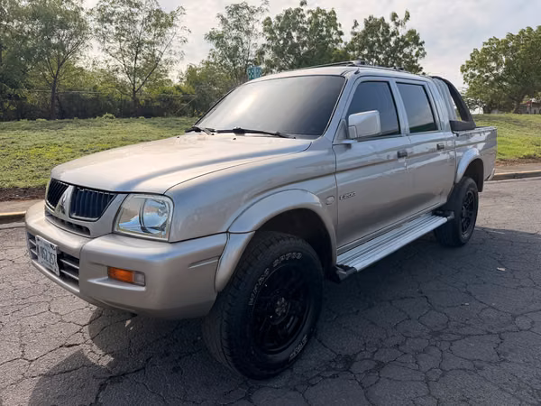 I sell Mitsubishi L200 truck year 2006