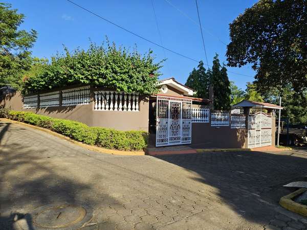Se vende amplia casa en San Rafael del Sur