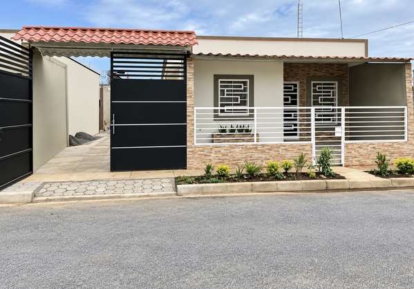 CASA ESQUINERA NUEVA EN RENTA – URBANIZACIÓN BETHEL