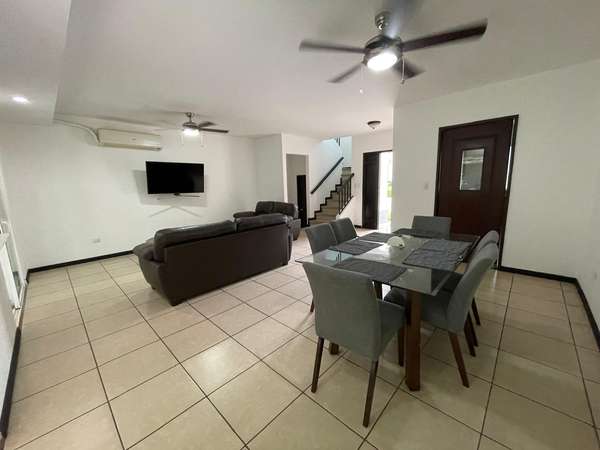 Alquiler de Casa en Las Colinas 