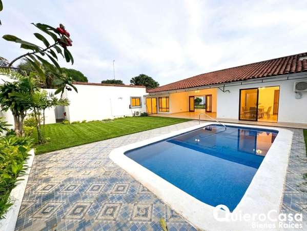Preciosa Residencia en Venta en Santo Domingo