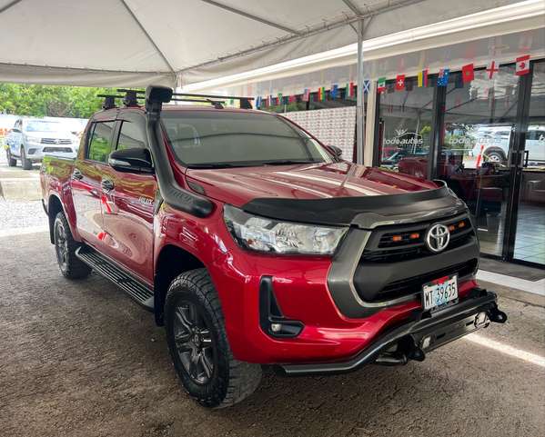 TOYOTA HILUX SR AÑO 2023