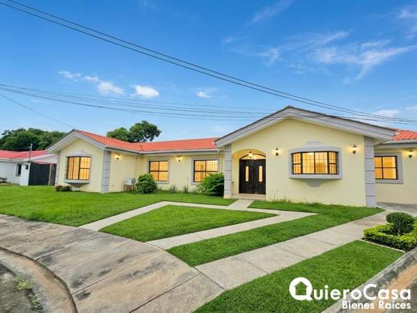 Preciosa residencia en venta en Carretera Masaya