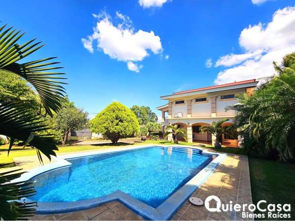 Preciosa casa en carretera Vieja a León
