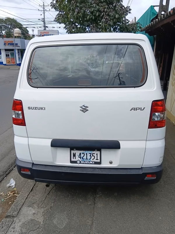 Se vende Susuki blanco estilo panel
