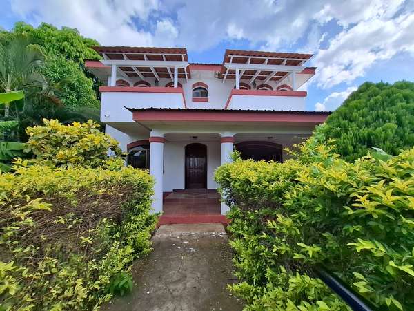 GG -  Venta, amplia casa  en Carretera Sur.  