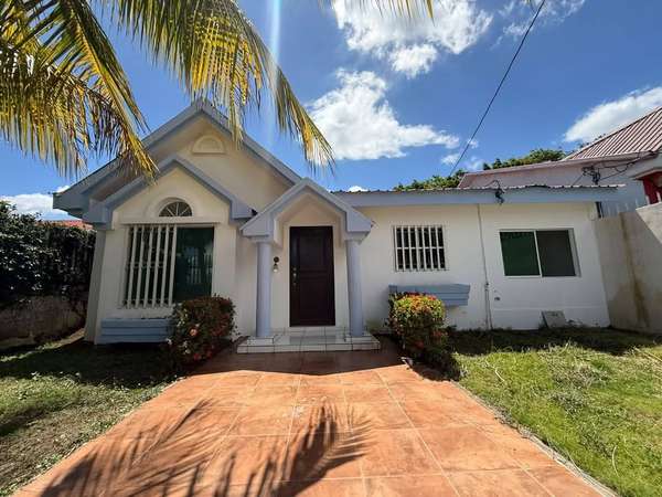  CASA EN RENTA CARRETERA A MASAYA - Residencial Las Palmeras US$600/MES