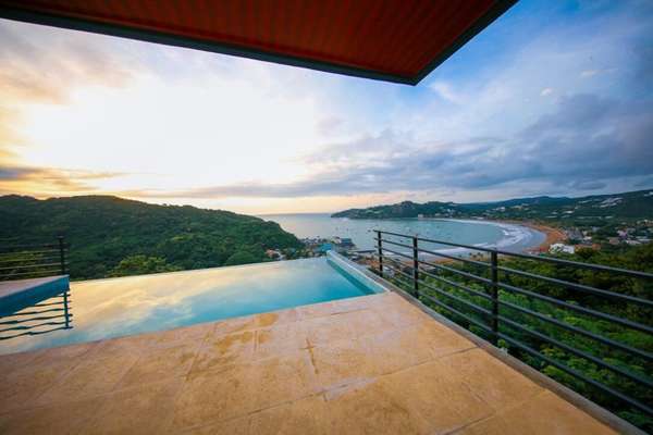 Bay Watch | Multi-unidad con vista al mar y piscina | San Juan del Sur