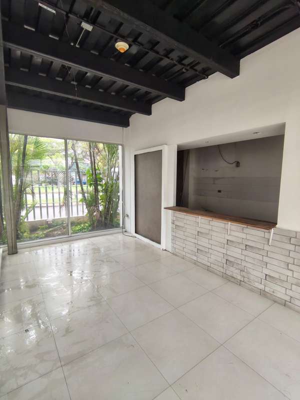 EB-MÓDULO COMERCIAL EN RENTA – PISTA SUBURBANA