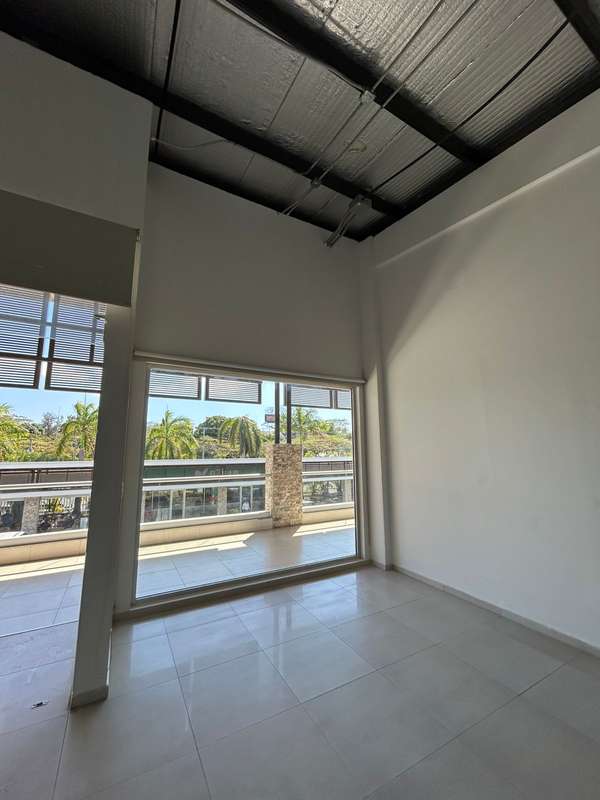 MZ-Rento modulo comercial en Pista Suburbana