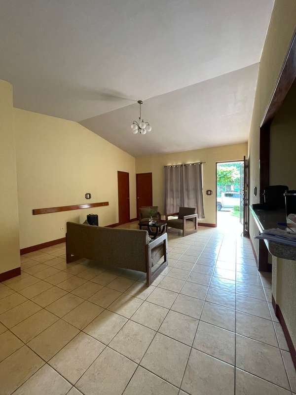 EB- Vendo casa en Carretera Masaya km 17Vendo casa en Carretera a Masaya km 17 Ubicada en el Residencial Sierras Doradas