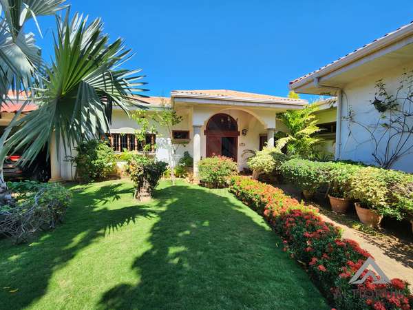 CASA EN VENTA EN KM 8 CARRETERA SUR