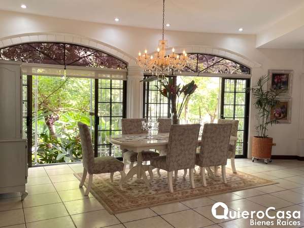 ¡Hermosa Casa en Venta en Santo Domingo! 