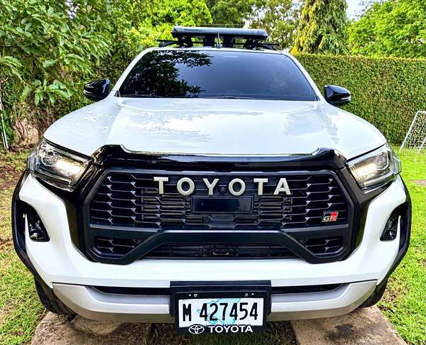 Venta Preciosa Toyota Hilux GR Gzoo Rancing