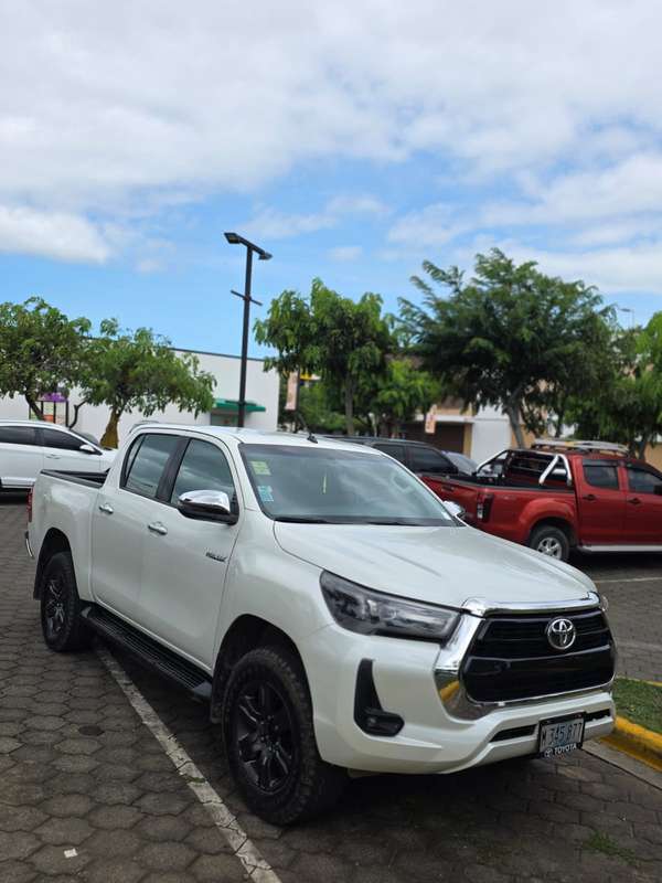 SE VENDE!!!!  TOYOTA HILUX 2022 – KIT SRV IMPECABLE!!!