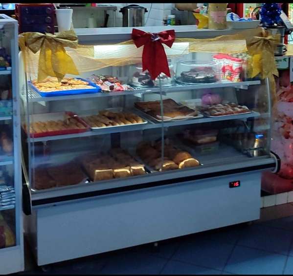 Exhibidor en frio, bello para Pasteles, carnes o algun producto que necesite refrigeracion