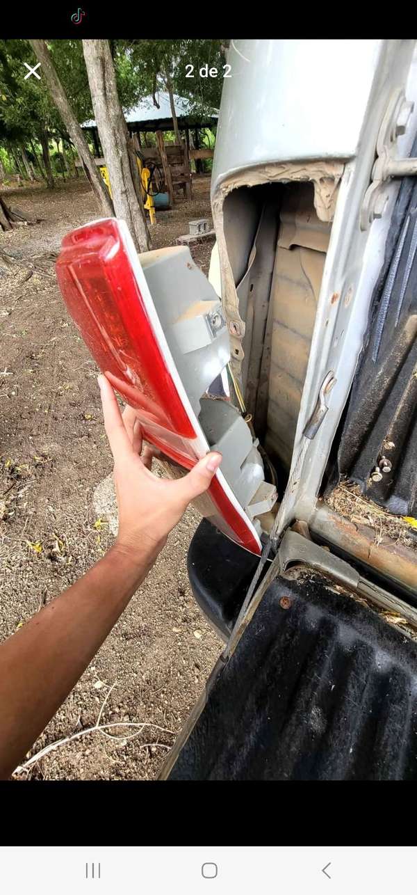 VENTA DE STOP TRASERO IZQUIERDO DE TOYOTA HILUX VIGO SRV.