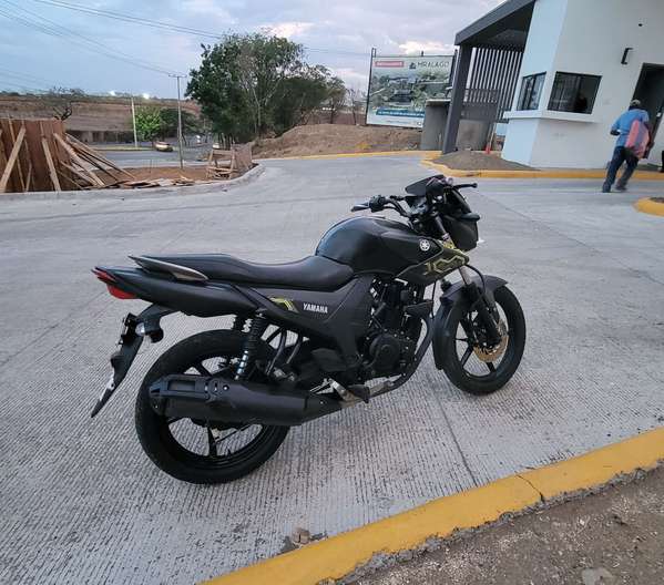 Vendo yamaha sz150  Año 2024 