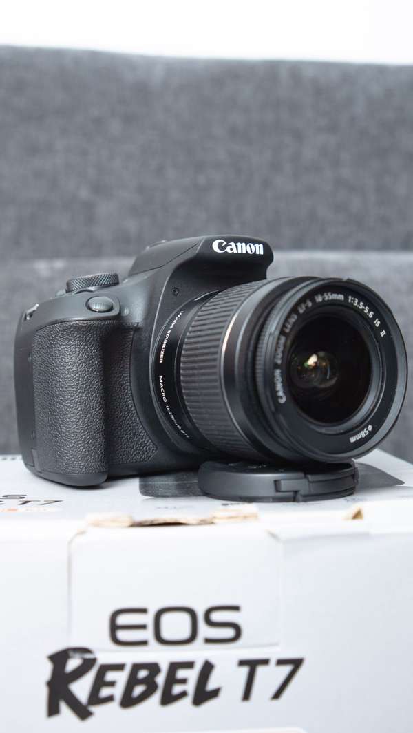  FOR SALE: CANON EOS REBEL T7! 