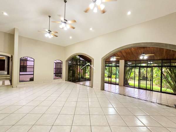 LL - Se Vende Linda Casa en Sector Villa Fontana Sur/Jocote Dulce