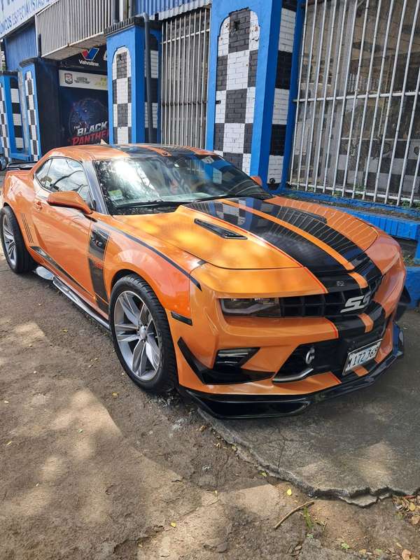 Vendo precio misil camaro v8 en excelentes condiciones difícil de encontrar otro en su estado kilometraje bajo.