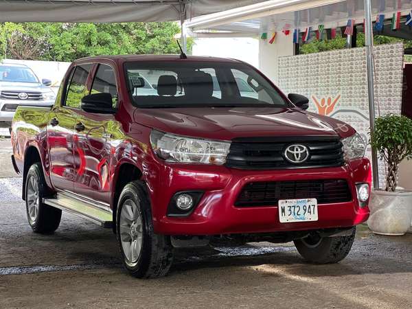 TOYOTA HILUX AÑO 2023