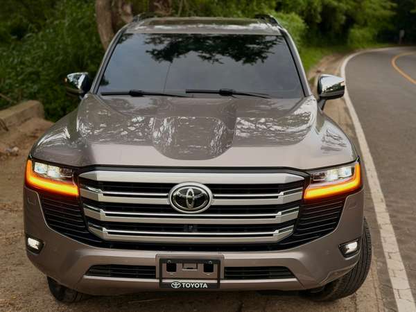 TOYOTA LAND CRUISER LC300
