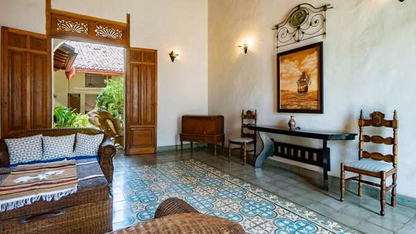 AG. SE VENDE CASA COLONIAL EN GRANADA CON PISCINA 