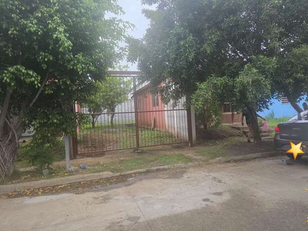 SE ALQUILA CASA EN CIUDAD DORAL KM 18 CARRETERA NUEVA A LEON.  