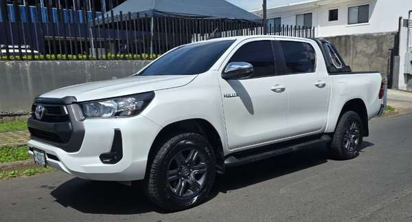 Toyota Hilux Sr 2025