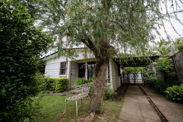 Se vende casa amplia en Los Robles 