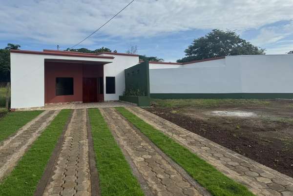 CASA EN ALQUILER EN RESIDENCIAL PALO VERDE