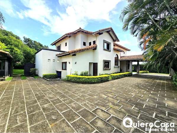 Preciosa Casa en venta en Santo Domingo