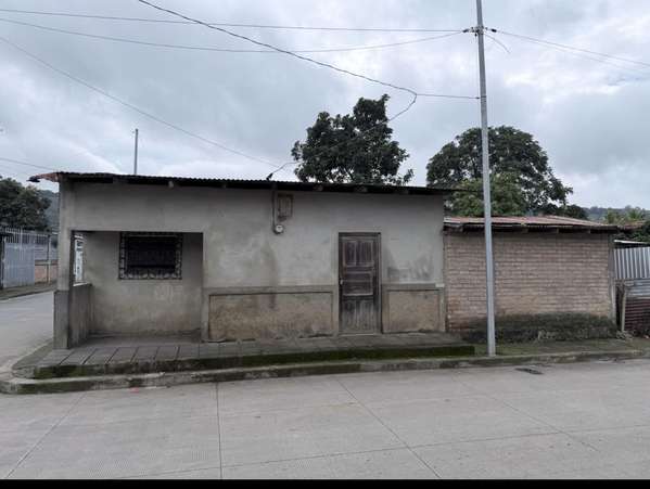 Se vende casa, en un buen punto. 