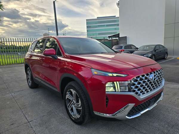 Hyundai Santa Fe 2021 SE roja · Promoción US$23,500