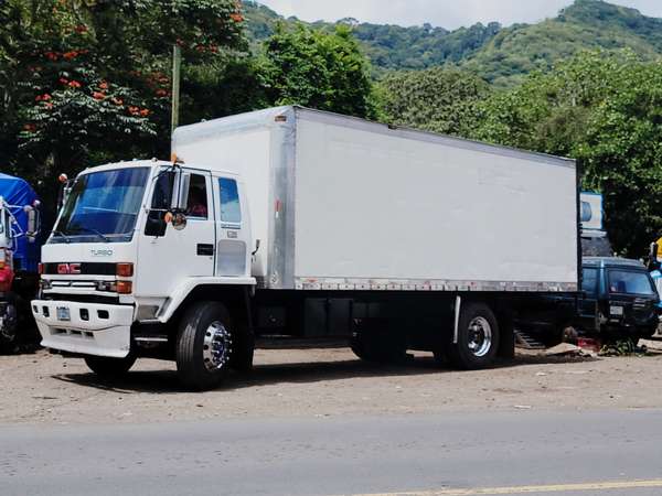 Bonito camión GMC de los legendarios 