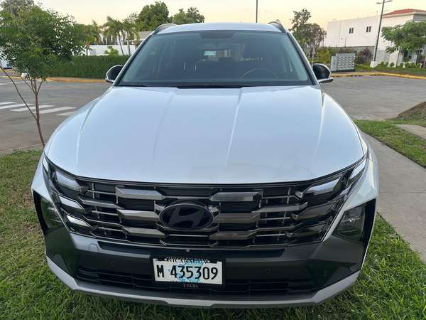 Vendo  Hyundai Tuscon Impecable Como nueva 2026